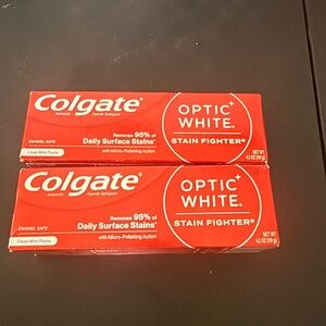 Colgate Optic White Stain Fighter Toothpaste - Red